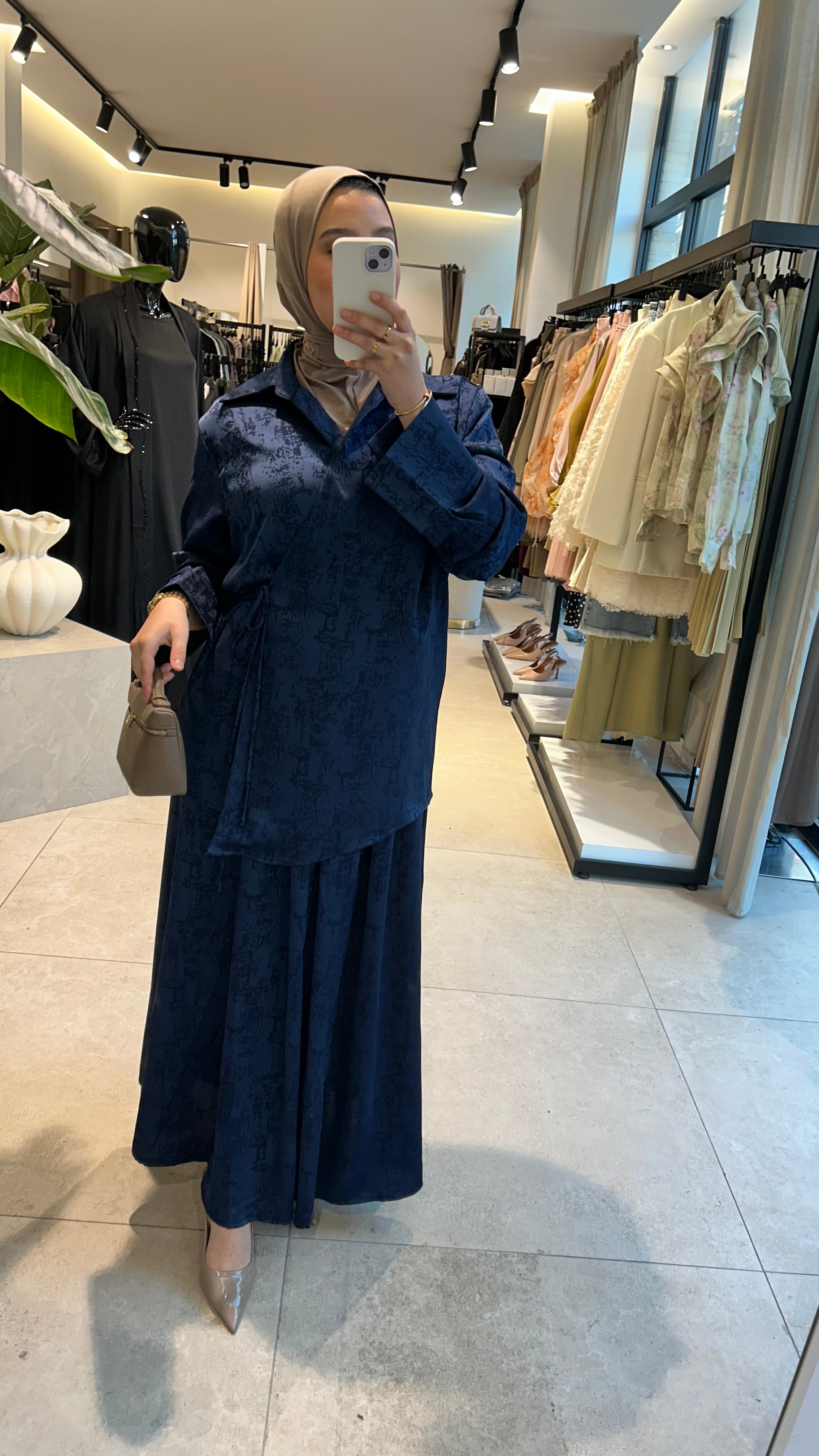 Set Lujaine